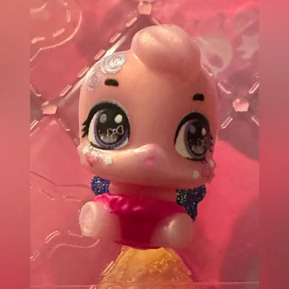 Hatchimals CollEGGtibles Shimmer Babies Beewee Pink Bunny - Picture 2 of 6